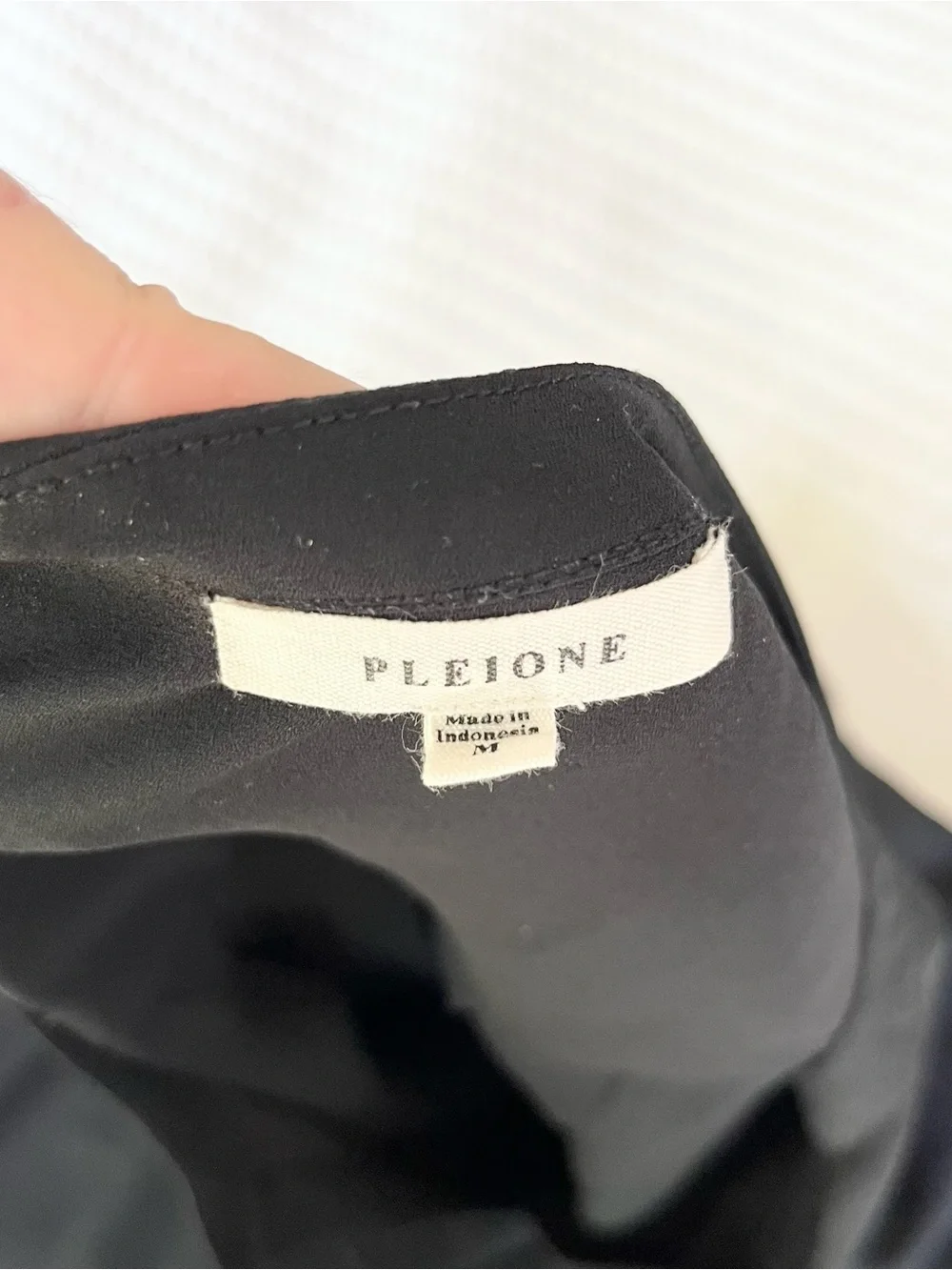 Pleione Black Short Sleeve V-Notch Blouse medium